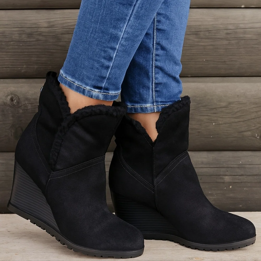 Nine West Camina Y2K Boho Minimalist Faux Fur Trim Wedge Comfort Bootie 7.5M